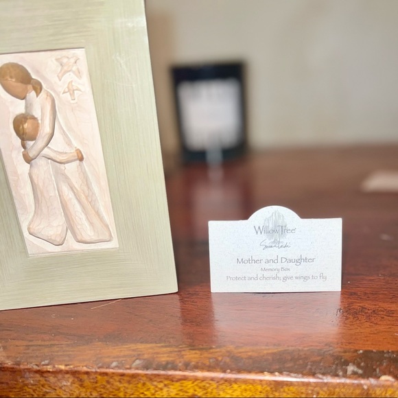 Mother and Daughter Memory Box - LIKE NEW - Picture 5 of 9